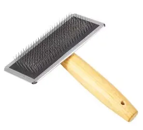 Rasqueta con Mango de Madera Talla M – Deslanado Eficiente para mascotas