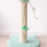 Rascador de Piso Mishi para Gatos  — Diseño lindo, Compacto y Funcional